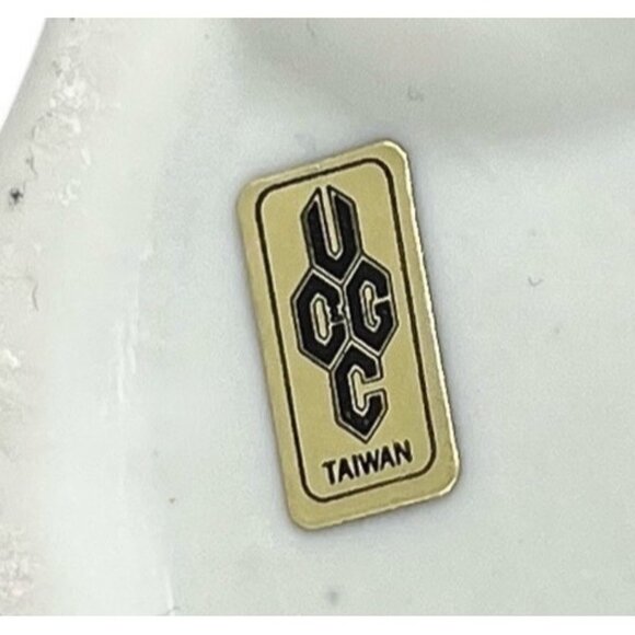 Vintage UCGC Ceramic Angel Figurine Playing Violin With Gold Accents & Pink Bows - Picture 6 of 8